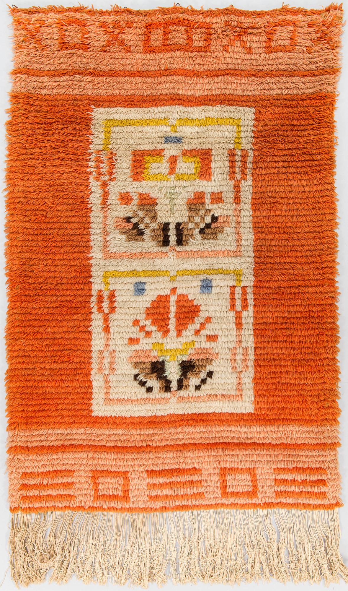 A 1930's Finnish long pile rug. Circa 105x68 cm.
