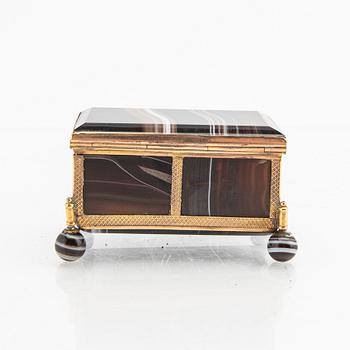 An early 20th century agate box.