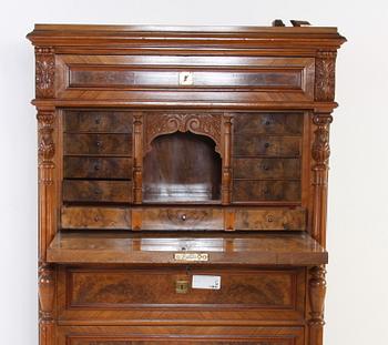 CHIFFONJE. Nyrenässans 1800-talets andra hälft.