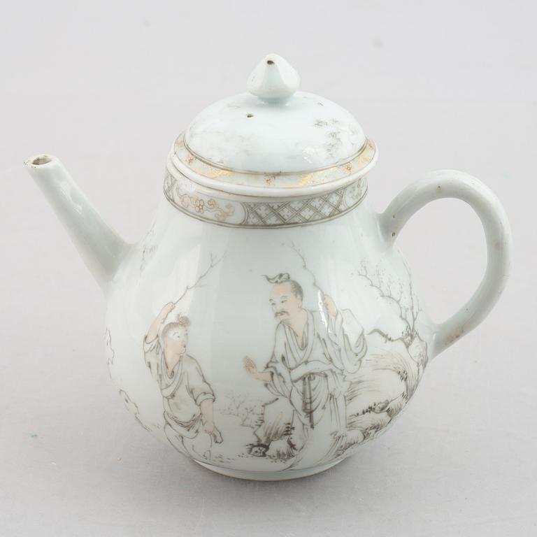 A grisaille and gold tea pot with cover, Qing dynasty, 18th century.