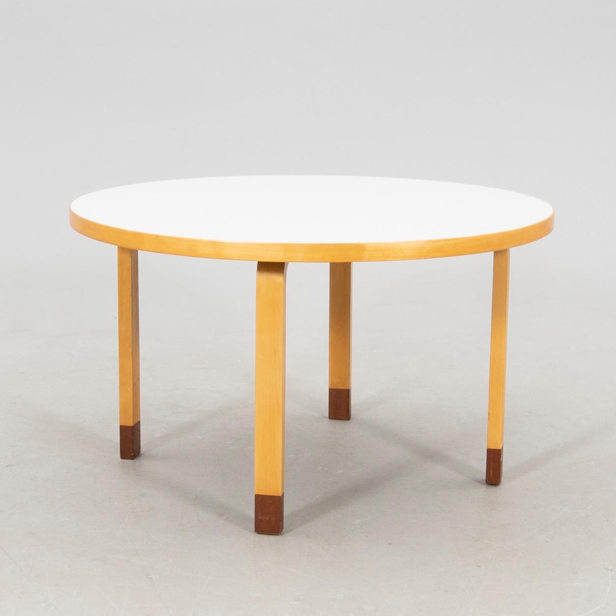 Alvar Aalto, matbord, modell 91, Artek, Finland, sent 1900-tal.