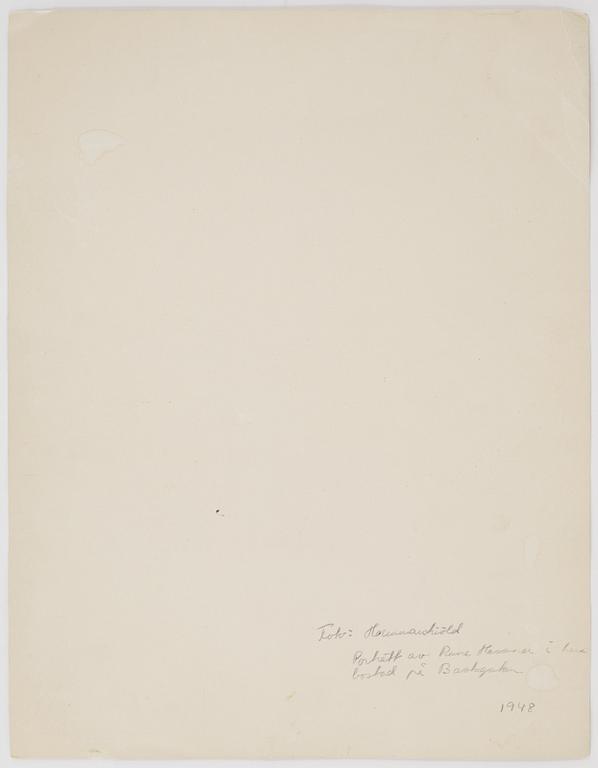 HANS HAMMARSKIÖLD, Silvergelatinfotografi, porträtt av Rune Hassner.