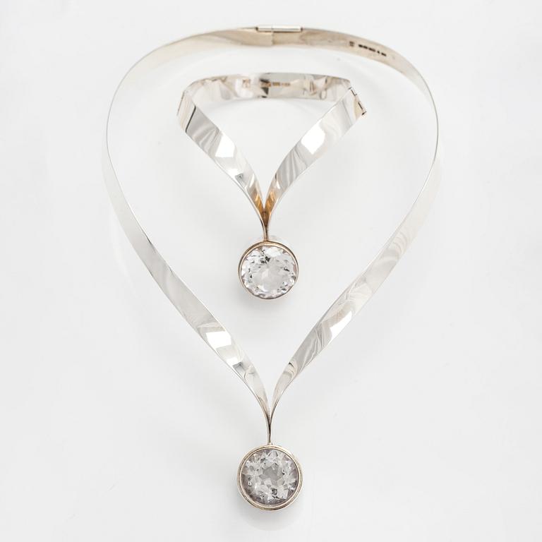 Kaulaketju ja rannekoru, viistehiotut vuorikristallit, hopeaa, Kaunis Koru 1972.