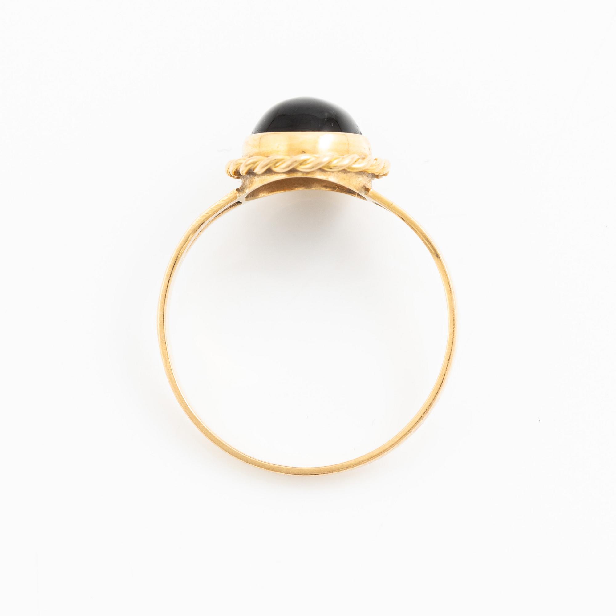 Ring 18K guld med svart sten.