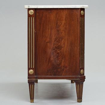 A Gustavian late 18th century commode by Fredrich Iwersson (master in Stockholm 1780-1801).