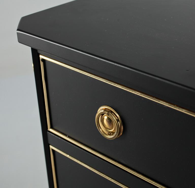 BYRÅ, sengustaviansk stil, Östergyllens Möbelindustri, Motala, 1900-talets andra hälft.