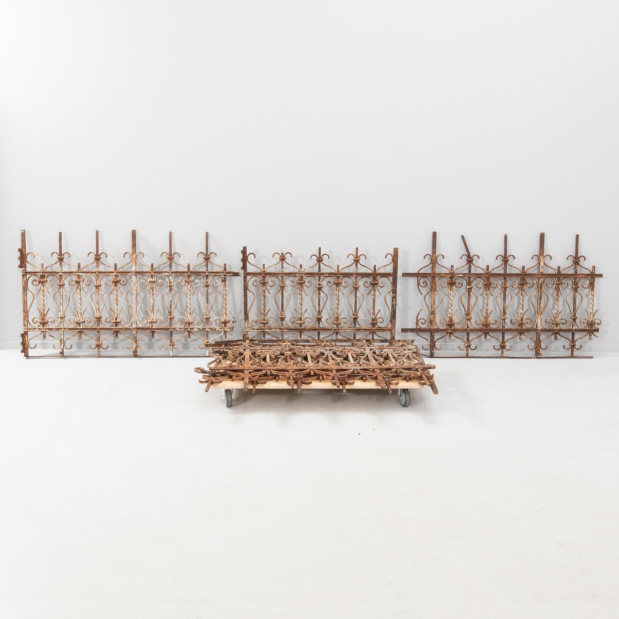 Staket 5 sektioner omkring 1900 smide.