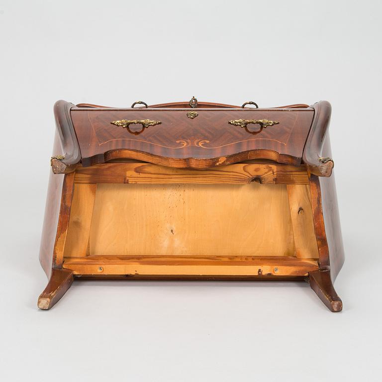 A late 20th century drawer.