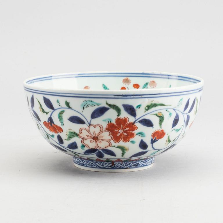 A Japanese porcelain Edo bowl, 19th century.