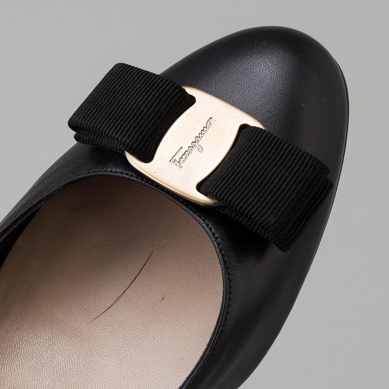 FERRAGAMO, shoes, size 38.