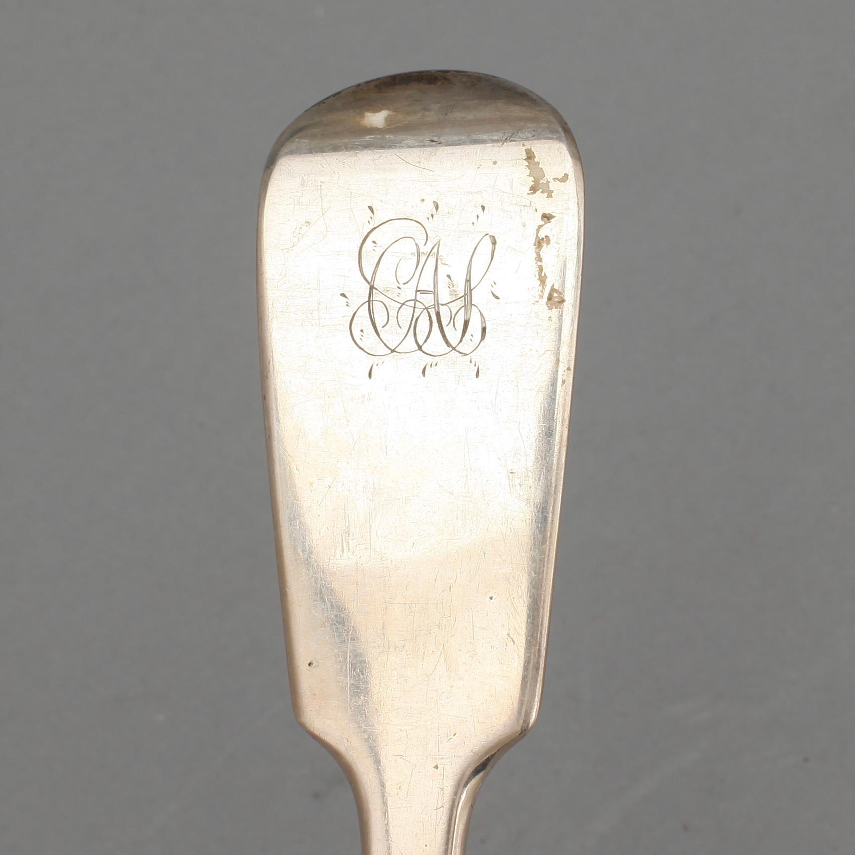 RAGUSKEDAR, 2 st liknande, silver, London 1853. Tot ca 284 gram.