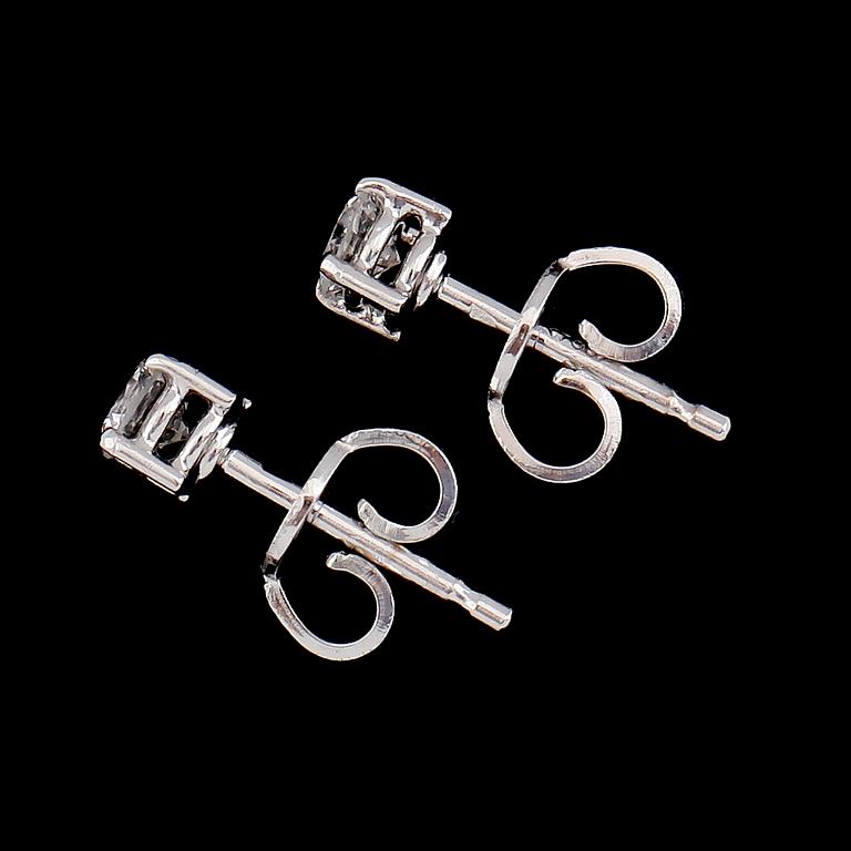 ÖRHÄNGEN, 1 par, 18K vitguld, briljantslipade diamanter tot ca 0.40 ct.