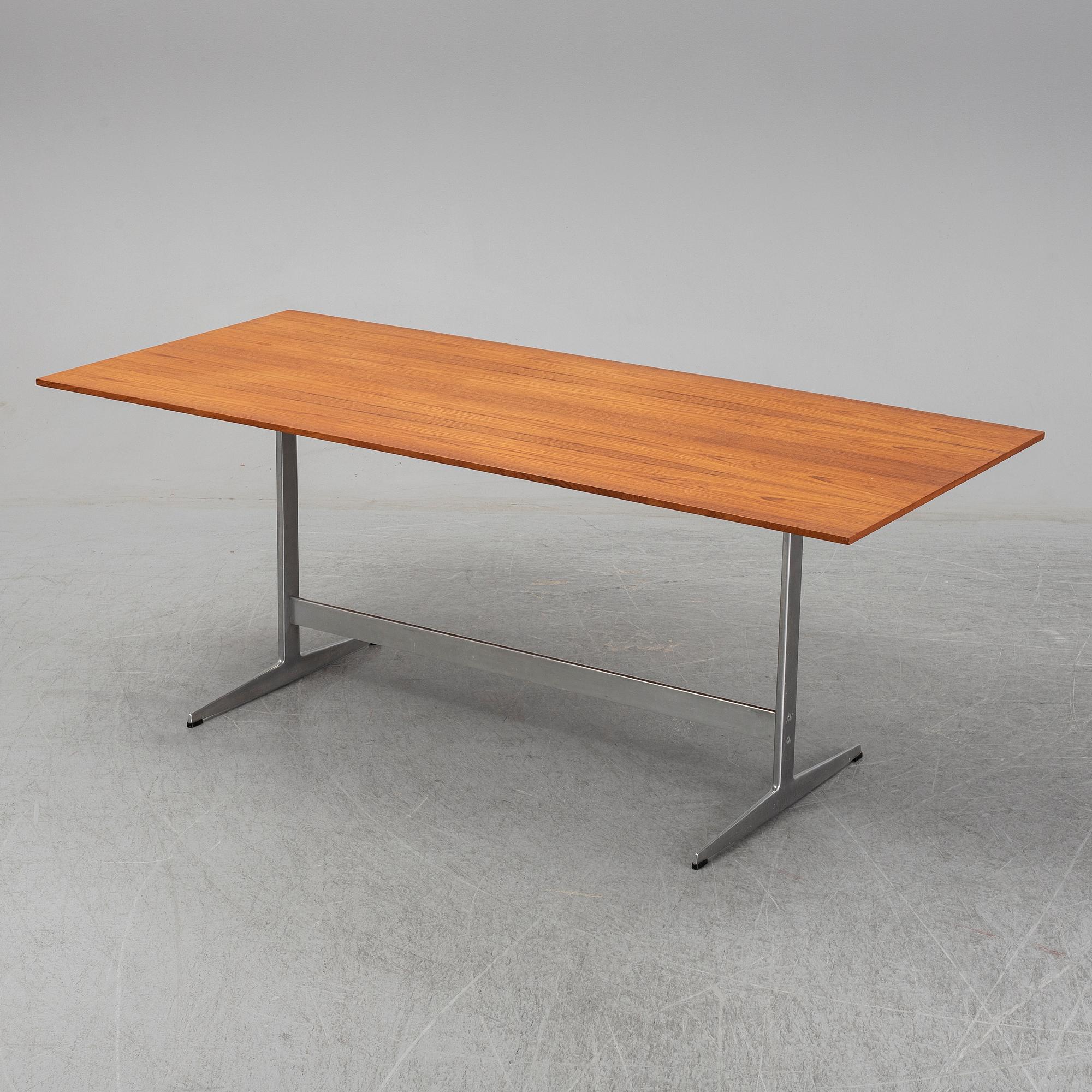 ARNE JACOBSEN, "Shakerbordet", Fritz Hansen 1900-talets mitt.