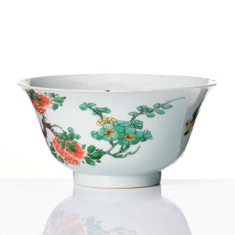 A famille verte bowl, Qing dynasty, Kangxi (1662-1722).