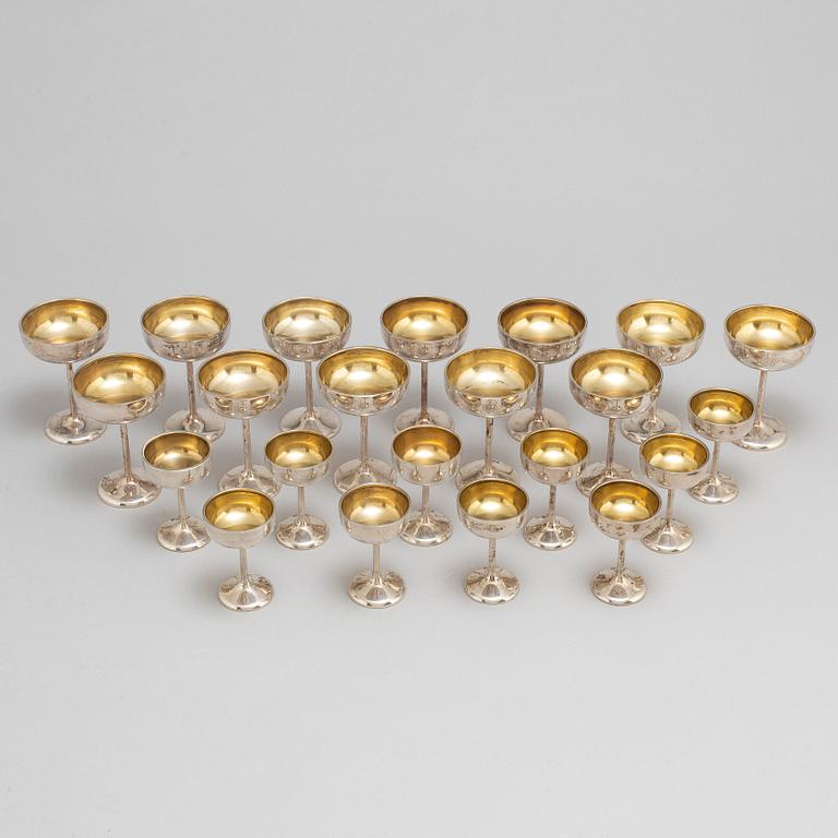 C G HALLBERG, cocktailglas & snapsglas, 12+10 st, silver, Stockholm, 1918-1919.