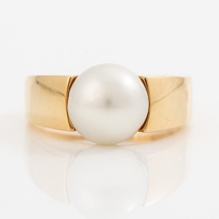 Ring, 18K gold with pearl.