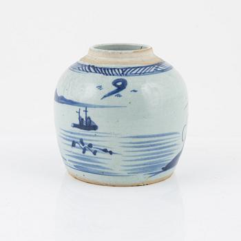 A blue and white jar, late Qing dynasty, 19th century.