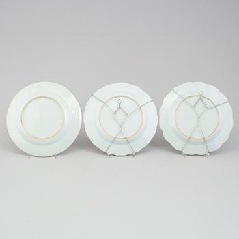 Three chinese famille rose porcelain plates, Qing dynasty, Qianlong (1736-95).