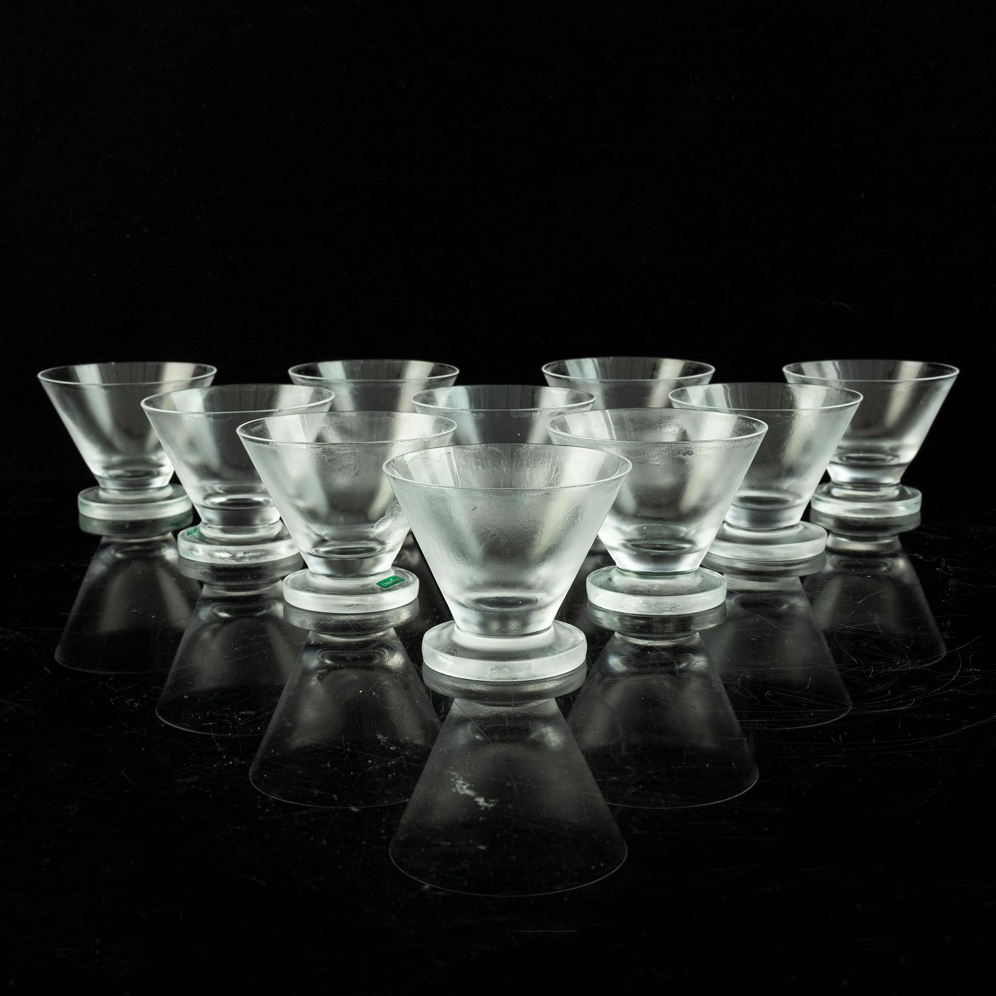 Vicke Lindstrand, a 19-piece 'Iced' glass service, Orrefors.