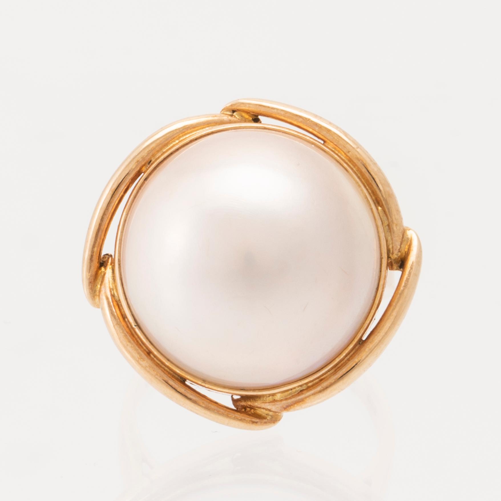 Ring 14K guld med en odlad mabépärla.