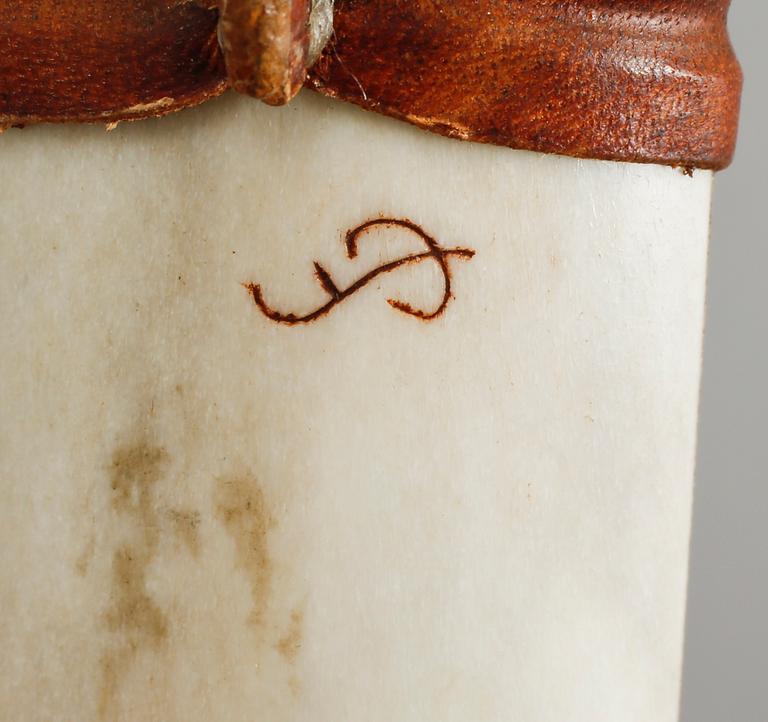 SAMEKNIVAR, 2 st, en monogramsignerad SL eller LS ochdaterad -81, 1900-tal.