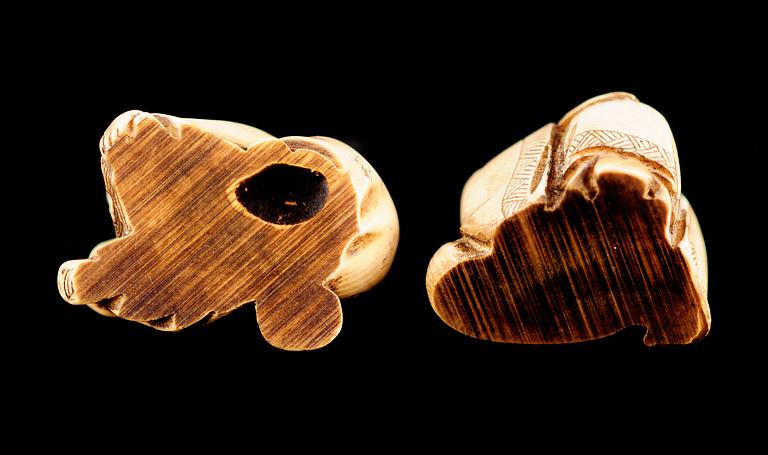 NETSUKE, 2 st, ben, orientaliska, 1800-/1900-tal.
