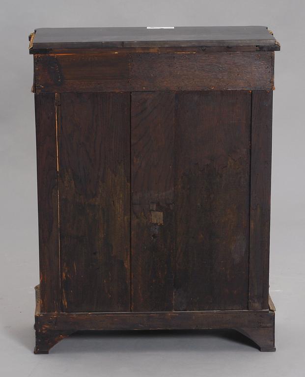 SKÅP, Louis XVI-stil, omkring 1900.