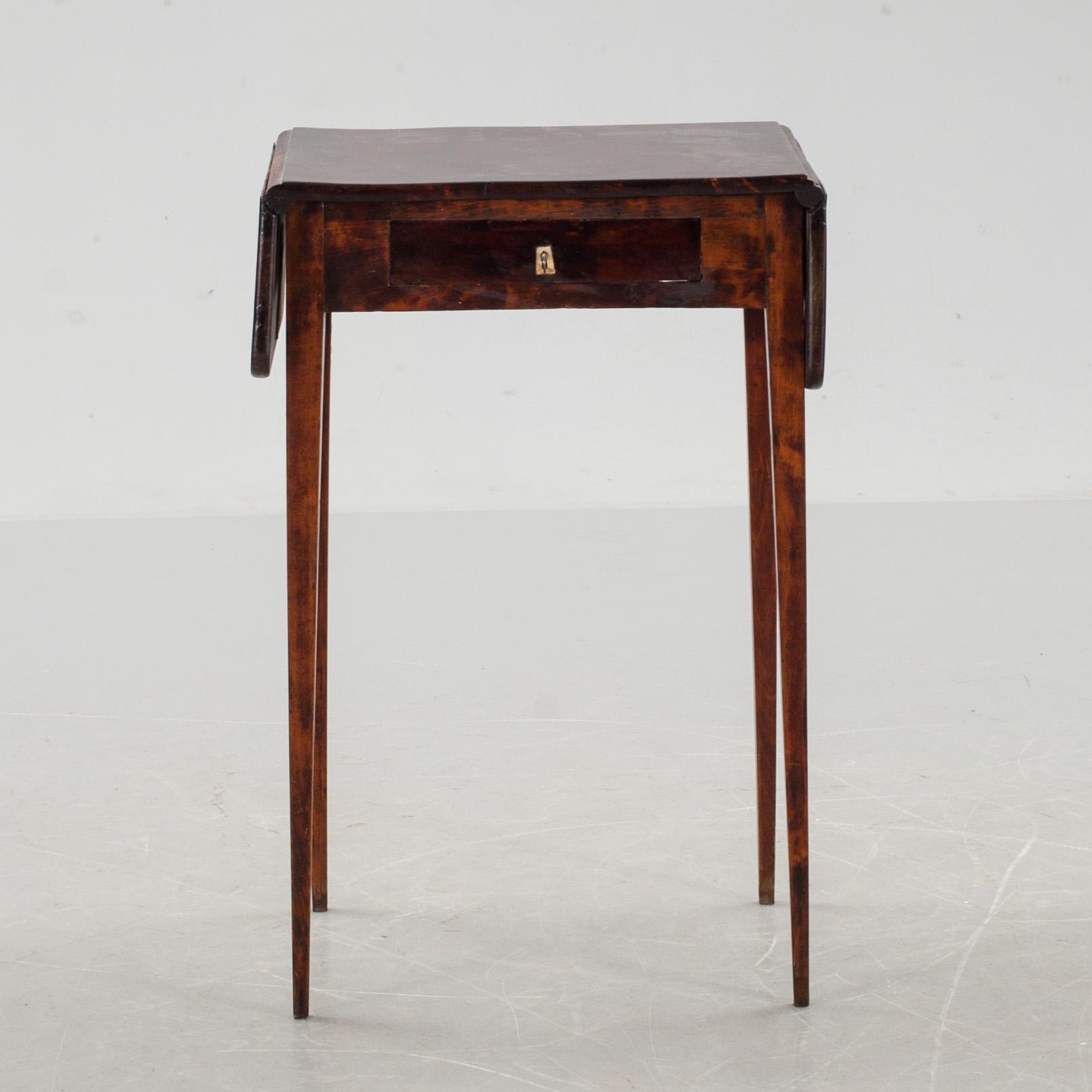 MINDRE KLAFFBORD. 1800-TAL.