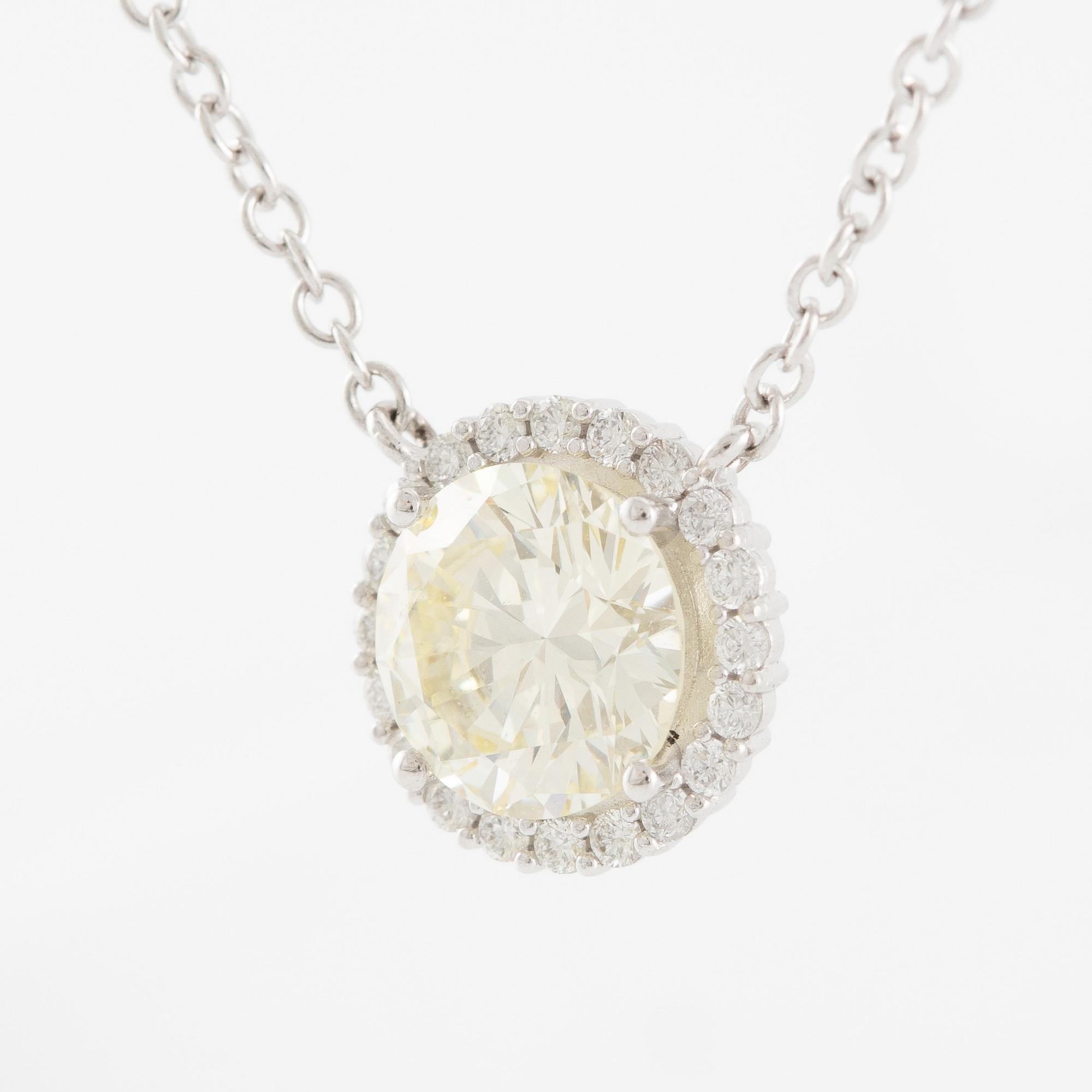 Collier 18K vitguld med briljantslipad diamant.