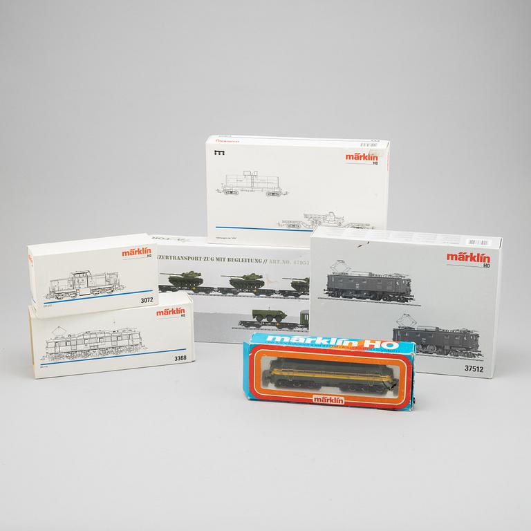Märklin, engines and traincars, scale H0, in boxes.