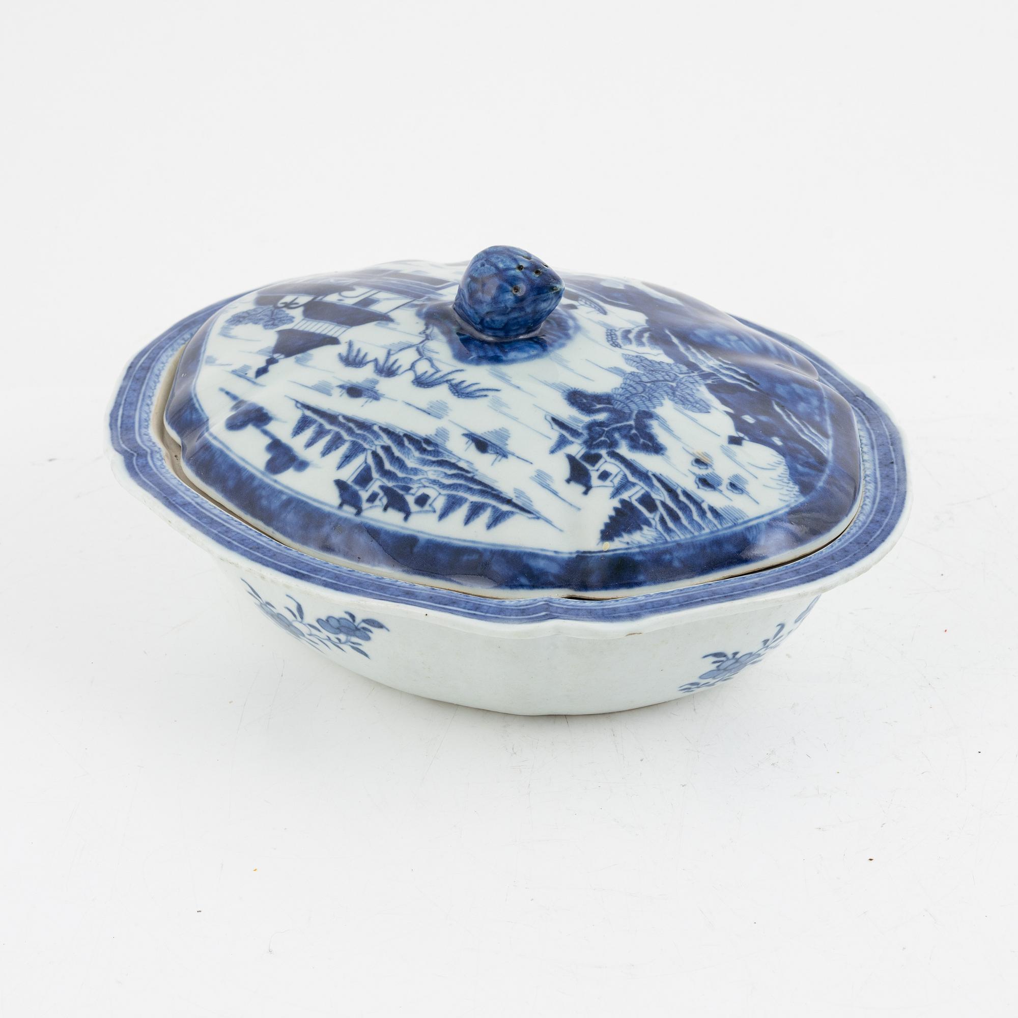 Terrin med lock, kompaniporslin, Kina, Qingdynastin, Jiaqing (1796-1820).