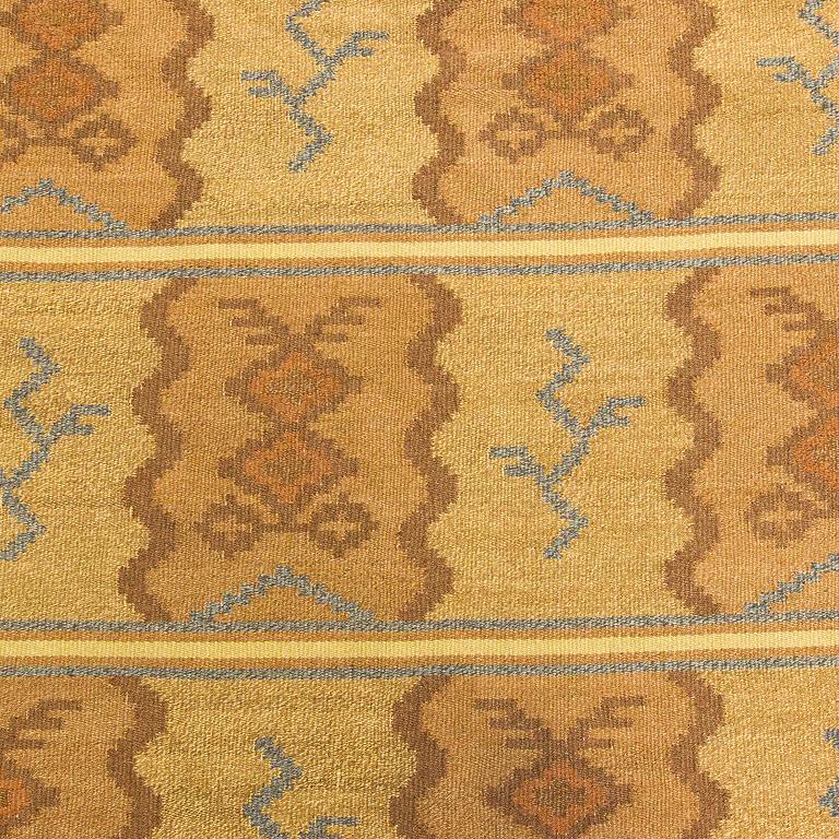 Aino Keinänen-Baeckmann, A 1920s Finnish flat weave carpet. Circa 300 x 203 cm.