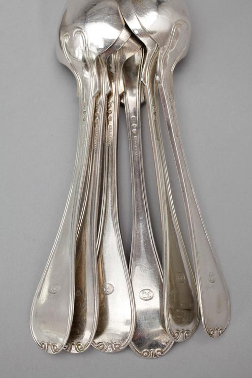 PARTI BESTICK, 29 något olika delar, silver, "Gammal fransk", olika smeder, bla Gustav Folcker, Stockholm. mest 1800-tal. Tot ca 1400 gram.