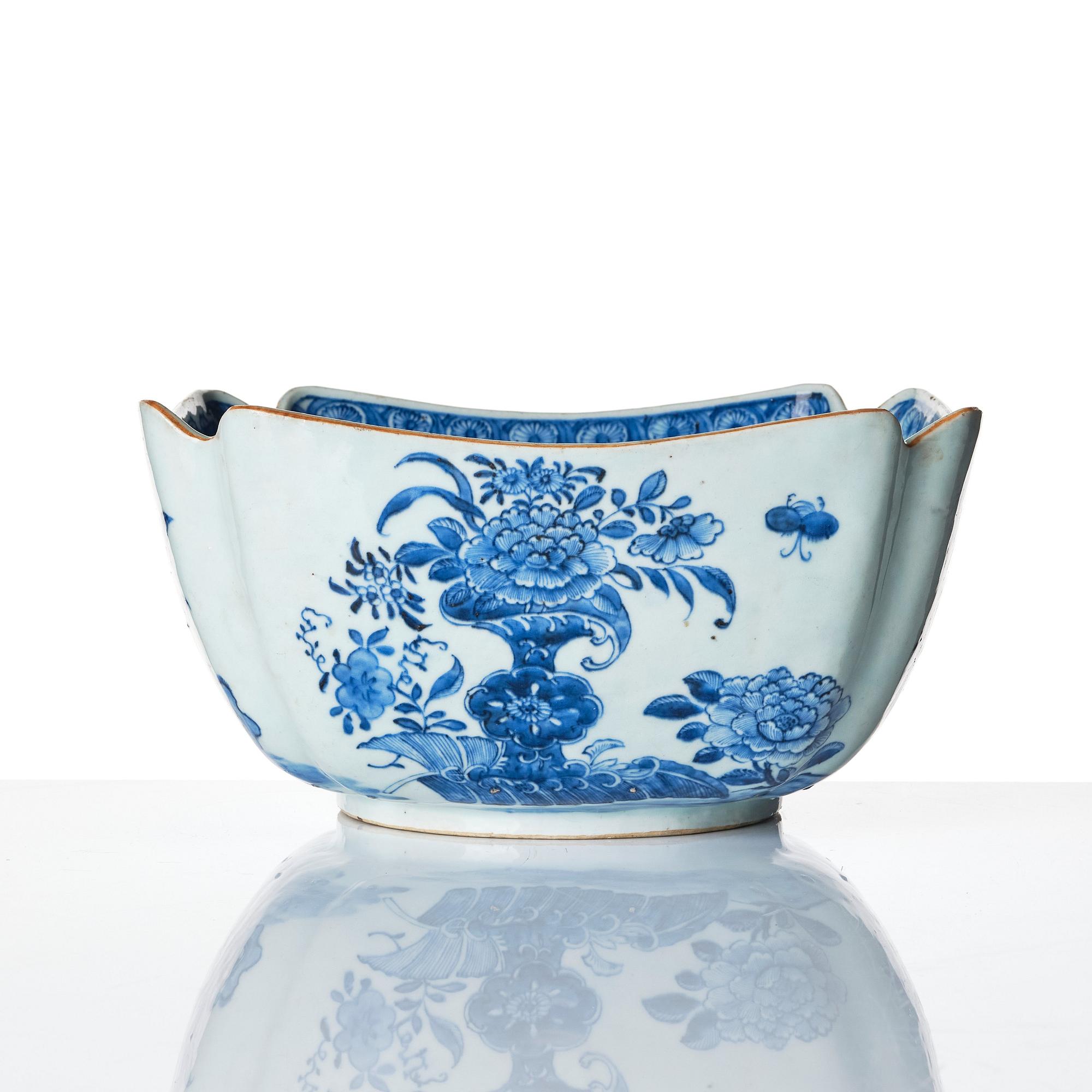 A blue and white bowl, Qing dynasty, Qianlong (1736-95).