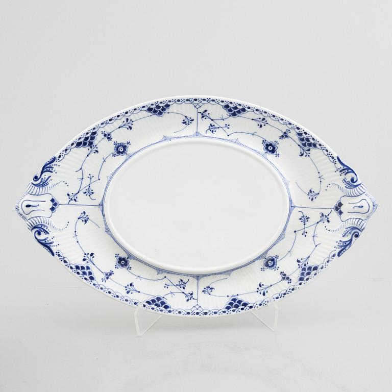 A 'Blue Fluted Half Lace' /'Musselmalet' tureen with cover and stand, Royal Copenhagen, model 702, 600, 1898-1923.