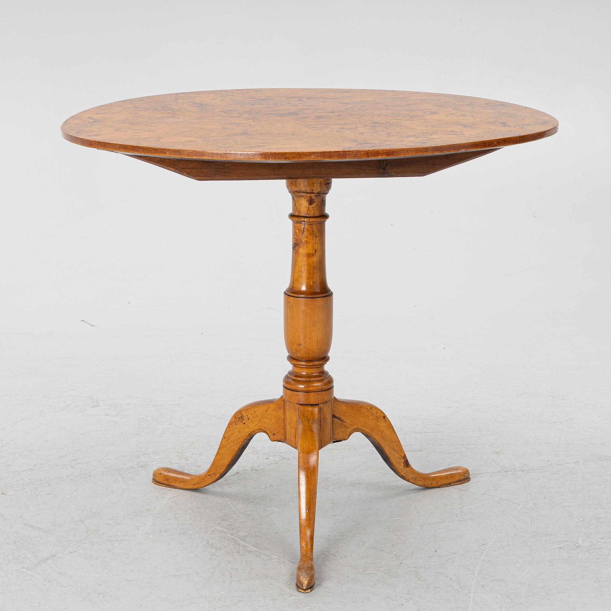 An alder root veneered tilt-table, Sweden, around 1800.