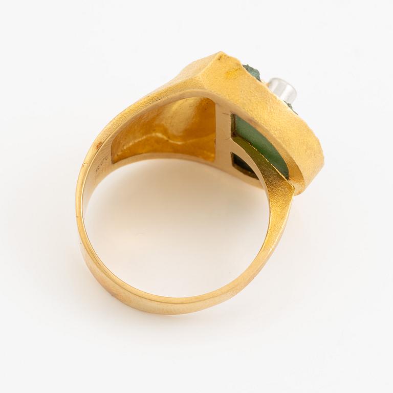 Björn Weckström, ring, 18K guld med zoisit och en rund briljantslipad diamant, Finland 1977. För Lapponia.