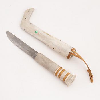 A reindeer horn knife by Tore Sunna, before 1965, signed.