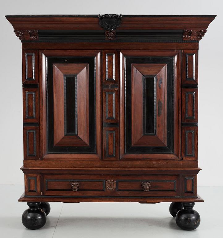 SKÅP, tysk barock/barockstil. Delvis 1700-tal.