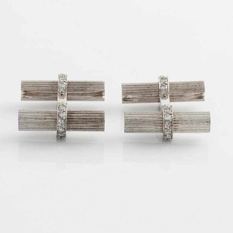 A pair of cufflinks in 18K white gold with eight-cut diamonds.