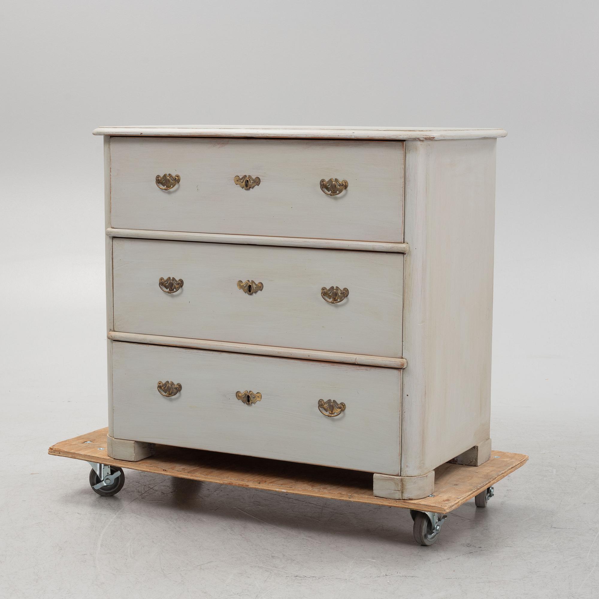 A chest of drawers, late 19th Century.