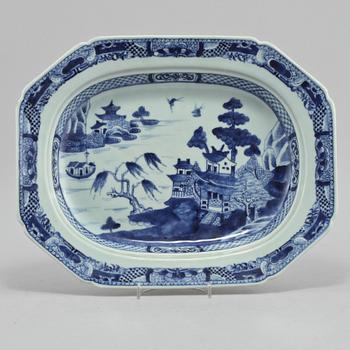 TERRINFAT, Porslin, Kina, 1700-tal.