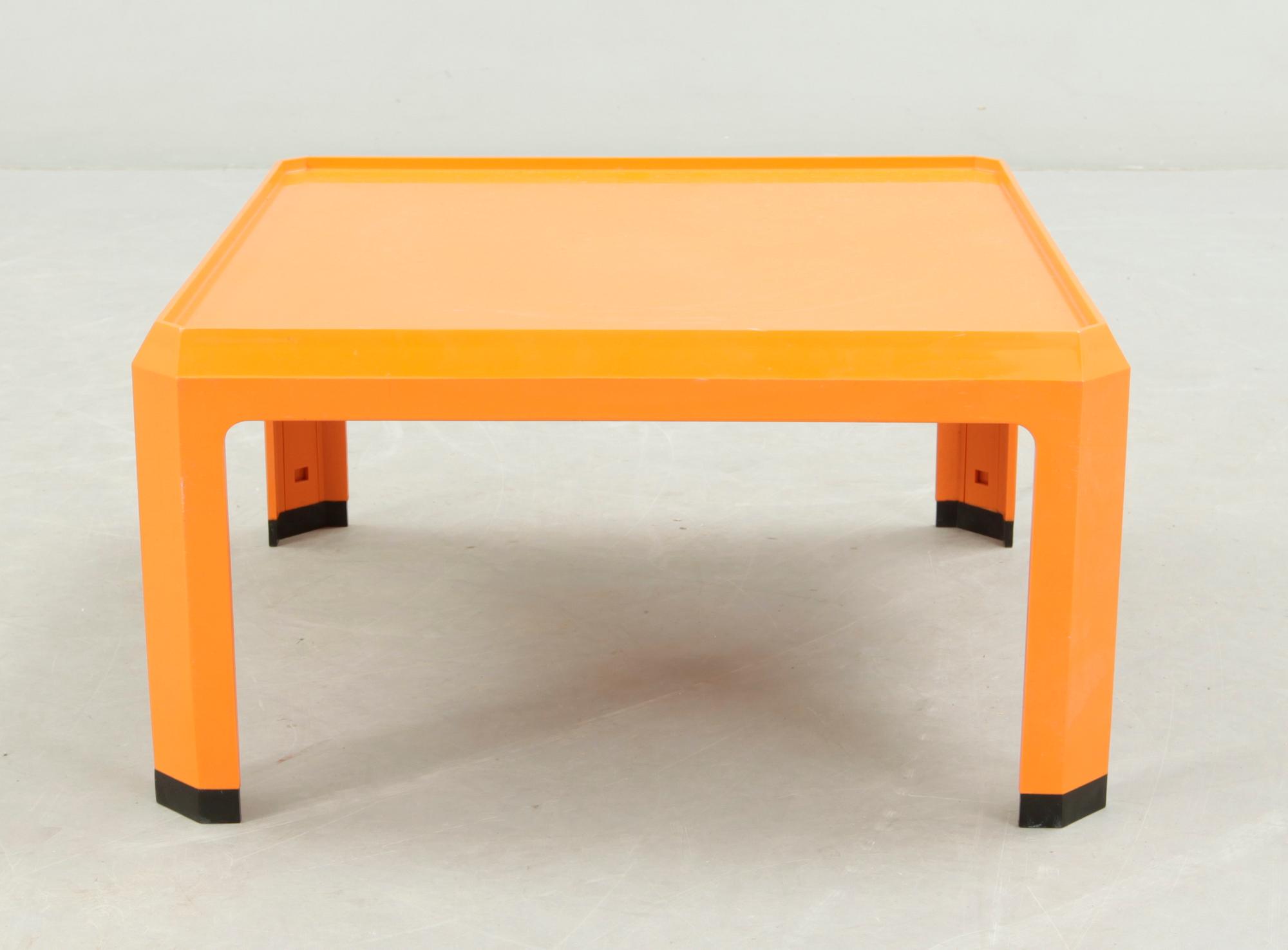 SOFFBORD, Alberto Rosselli för Kartell, producerat av Husqvarna, 1960-tal.