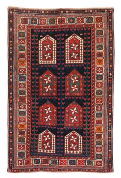 1242. ANTIQUE/SEMI-ANTIQUE SHIRVAN probably. 191,5 125 cm.