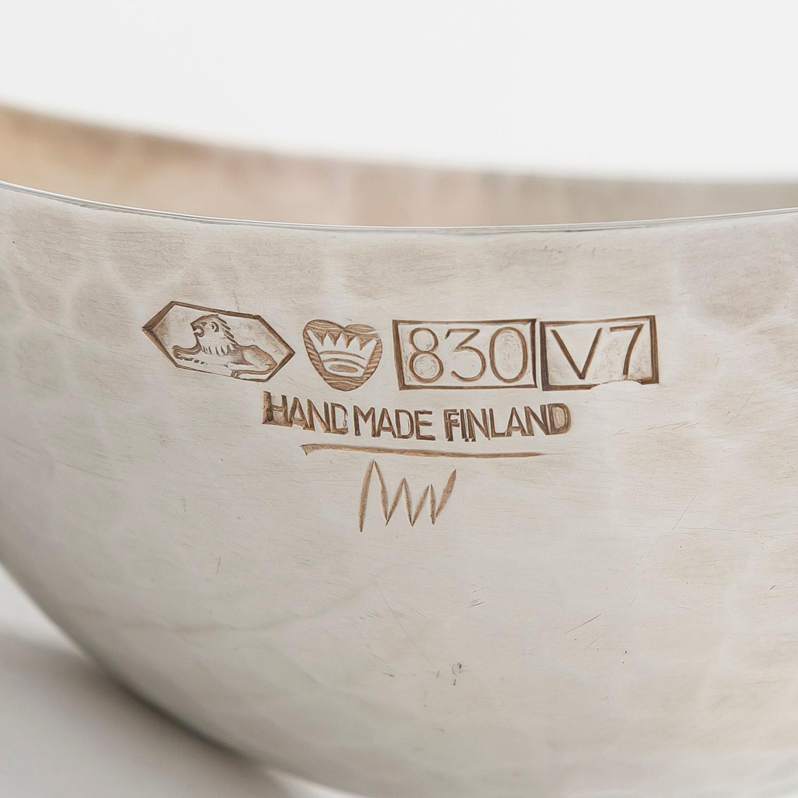 Tapio Wirkkala, boolimalja ja -kauha, hopeaa, palisanteri, Kultakeskus, Hämeenlinna, 1974.