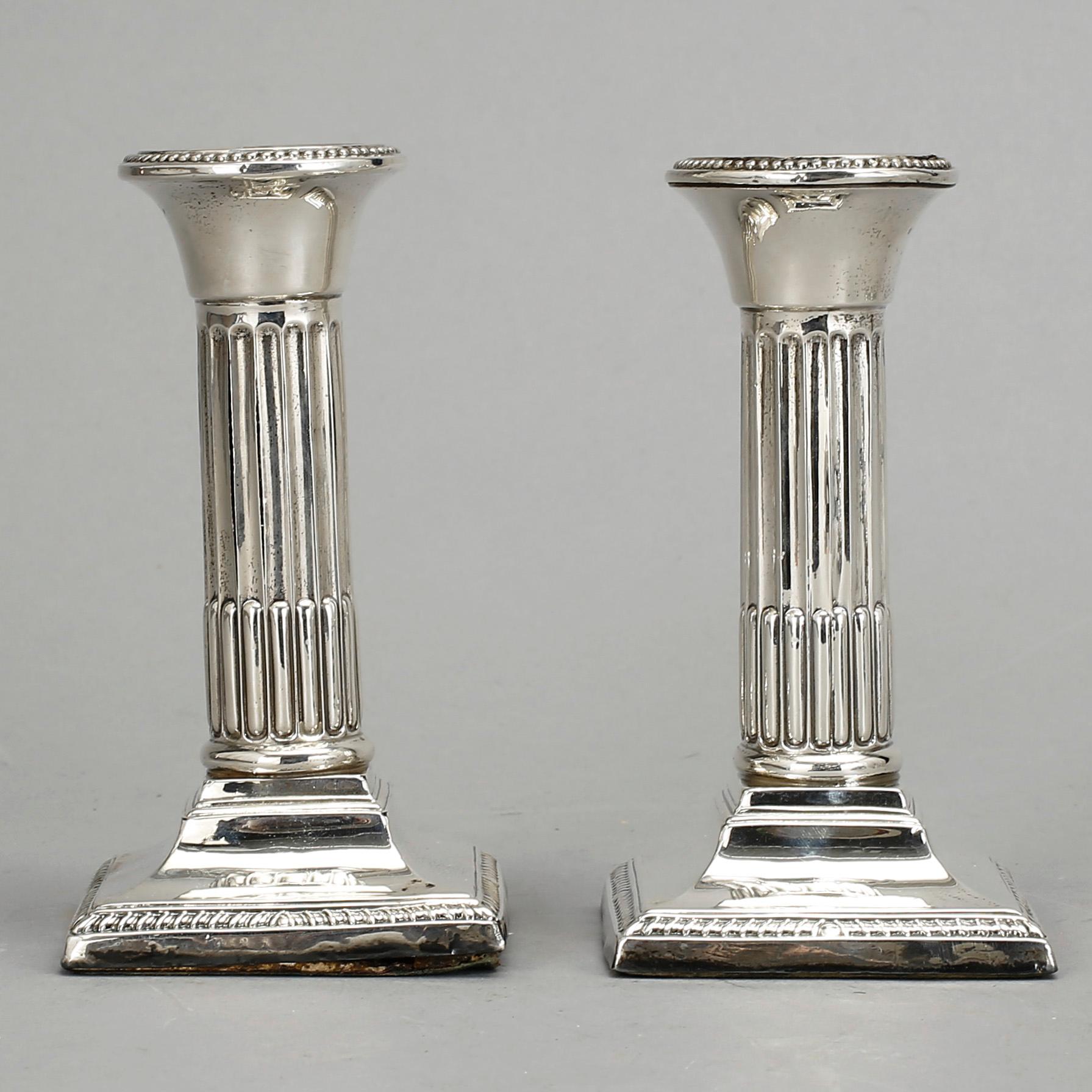 LJUSSTAKAR, ett par, silver, gustaviansk stil, Williams Birmingham Ltd, Birmingham, England, 1910.