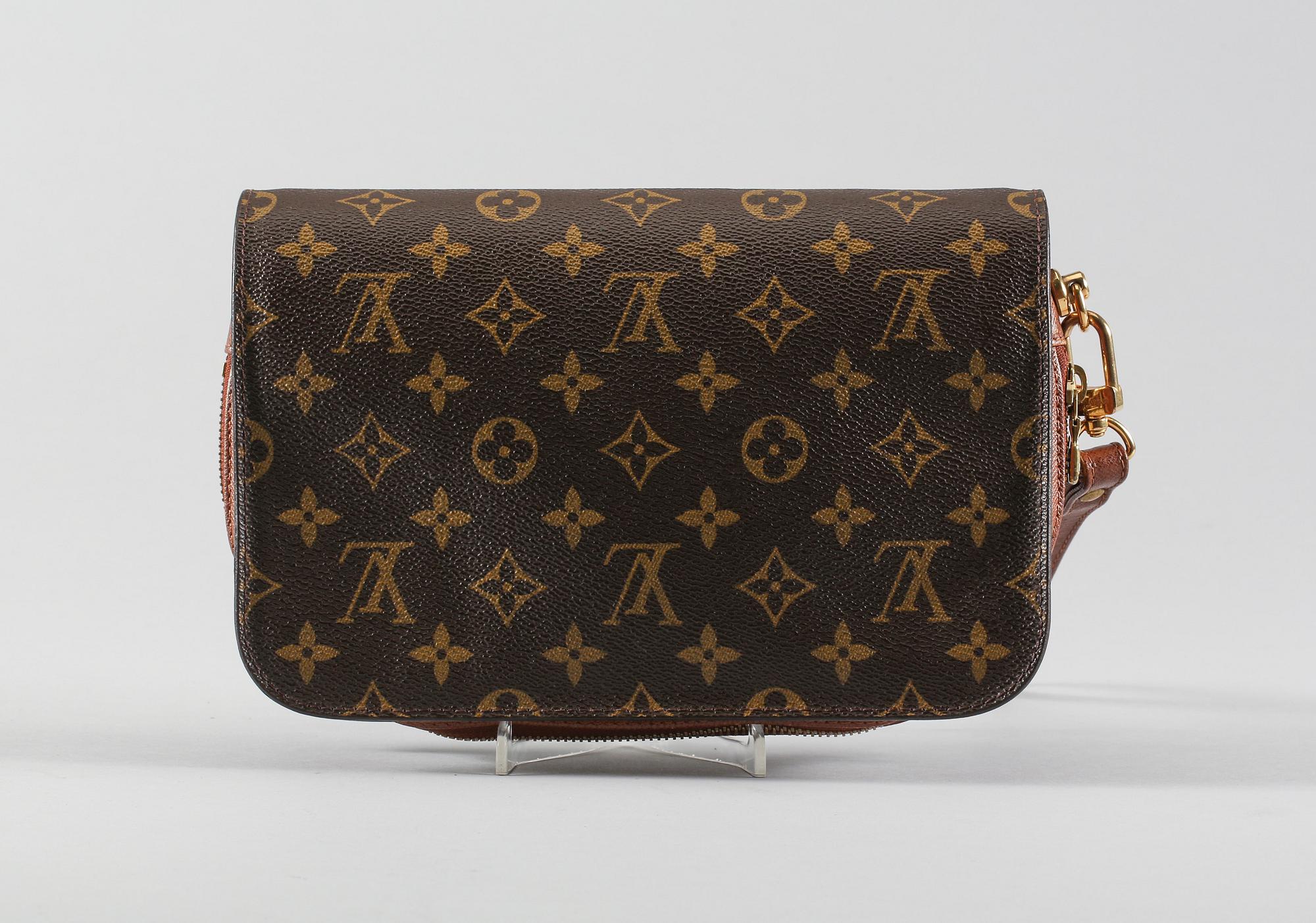 VÄSKA , Louis Vuitton.