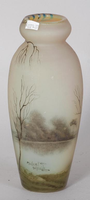 VAS. Glas. Muller Fréres Luneville. Sign.