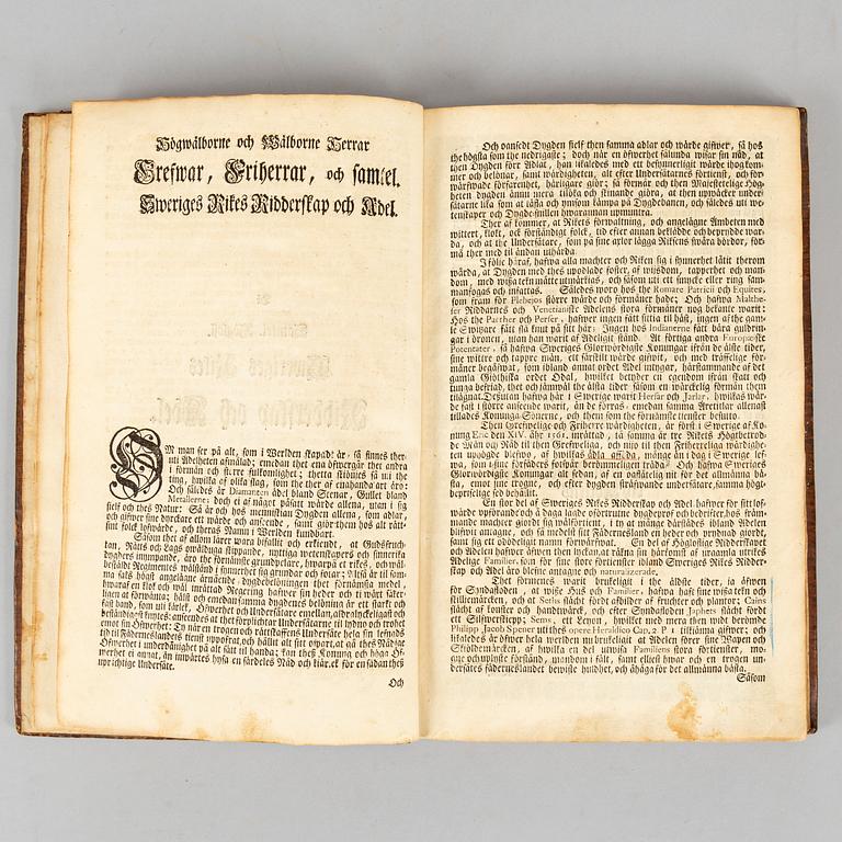 Med hundratals adelsvapen i träsnitt, 1734.