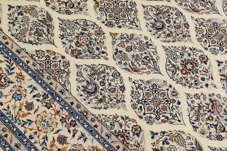 Matta, Nain, part silk, s.k. 6 LAA, ca 265 x 204 cm.